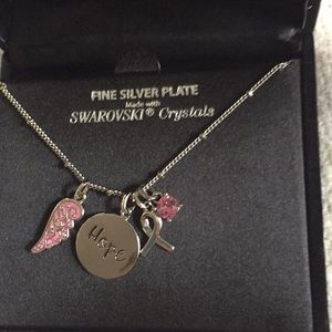 Fine silver plated with Swarovski necklace🌷🌷🌷